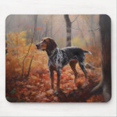 Bluetick Coonhound in herfstbladeren inspireren Muismat (Voorkant)