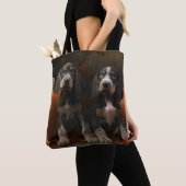 Bluetick Coonhound Puppy Herfstvreugde Pompoen Tote Bag (Dichtbij)