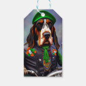 Bluetick Coonhound rijdt op een fiets St. Patrick' Cadeaulabel (Voorkant)