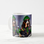 Bluetick Coonhound rijdt op een fiets St. Patrick' Koffiemok (Voorkant links)