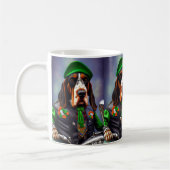 Bluetick Coonhound rijdt op een fiets St. Patrick' Koffiemok (Links)