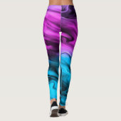 Blurred background fashionable crimson and blue leggings (Achterkant)