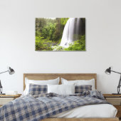 Blurred Waterfall en Forest Uitzicht in Oregon Canvas Afdruk (Insitu (Slaapkamer))