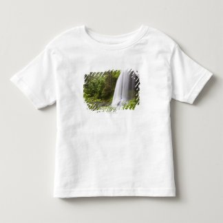 Blurred Waterfall en Forest Uitzicht in Oregon Kinder Shirts