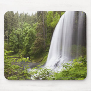 Blurred Waterfall en Forest Uitzicht in Oregon Muismat