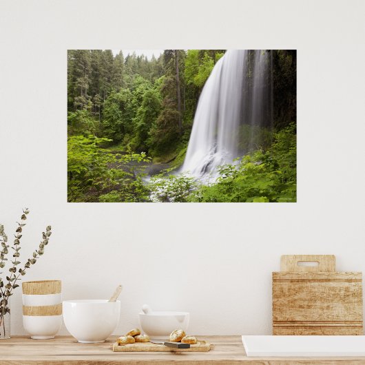 Blurred Waterfall en Forest Uitzicht in Oregon Poster (Keuken)