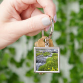 Blurry River met de geel-witte roze wilde bloemen Sleutelhanger (Hand)