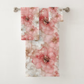 Blush and Gold Towel Trendy Monogram Bathroom Bad Handdoek (Insitu)