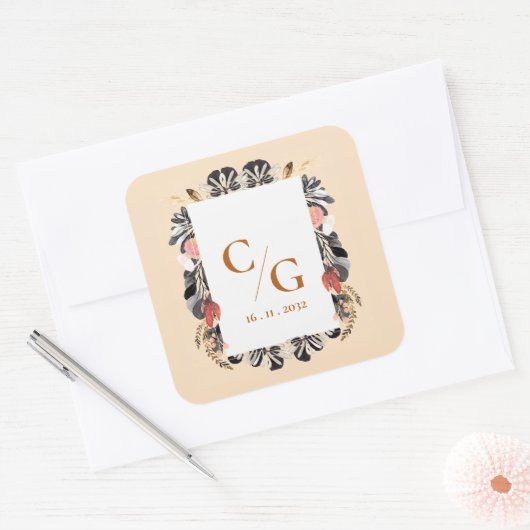 Blush & Black Bloemen Monogram Huwelijksomhuls Vierkante Sticker (Envelop)