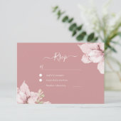 Blush Bloemblaadjes Bruiloft RSVP Kaartje (Staand voorkant)