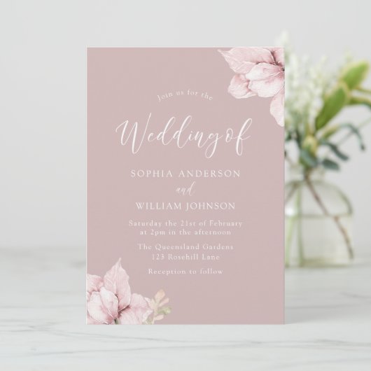 Blush Bloemblaadjes Prachtige bruiloft uitnodiging (Staand voorkant)