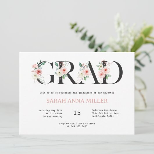 Blush Bloemen Letters Afstuderen Invitation Kaart (Staand voorkant)