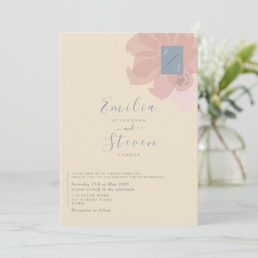 Blush Blue Moderne Bloemen Huwelijksuitnodiging Kaart (Staand voorkant)