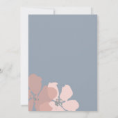 Blush Blue Moderne Bloemen Huwelijksuitnodiging Kaart (Achterkant)