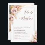 Blush Boho Floral Pampas Grass Wedding Invitation Kaart<br><div class="desc">Blush Boho Floral Pampas Grass Wedding Invitation Sweet blush floral with pampas gras bruiloft call with a bohemian look. Het ontwerp bevat ook een fijne lijngrens en een foto van het paar op de rug. Ideaal voor een stel dat op zoek is naar een blush en natuurlijke tones voor een...</div>
