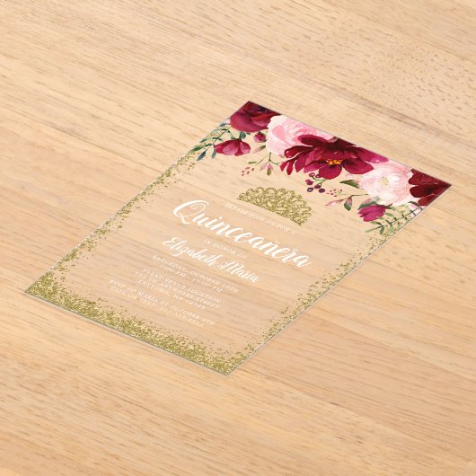 Blush Burgundy Floral Gold Tiara Quinceanera Acryl Uitnodigingen (Laagn)