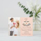 Blush Coffee Cup Monogram Hart Save the Date Aankondigingskaart (Staand voorkant)