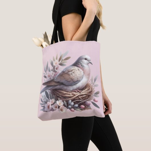 Blush Dove Nest met bloemen en olijftakken Tote Bag (Dichtbij)