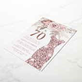 Blush Dress Fabulous 70th Birthday Roos Gold Folie Uitnodiging (Gedraaid)