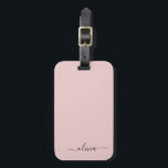 Blush Dusty Pink Girly Script Monogram Naam Modern Bagagelabel<br><div class="desc">Het stompzinnige Roze Monogram voegt uw Eigen Kusje van de Handtekening van het Manuscript van de Naam toe. Het label van de bagagetas maakt de perfecte mooie 16 verjaardag,  bruiloft,  vrijgezellenfeest,  baby shower of bachelorette cadeau voor iemand die van een elegante en moderne stijl houdt.</div>