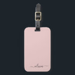Blush Dusty Pink Girly Script Monogram Naam Modern Bagagelabel<br><div class="desc">Het stompzinnige Roze Monogram voegt uw Eigen Kusje van de Handtekening van het Manuscript van de Naam toe. Het label van de bagagetas maakt de perfecte mooie 16 verjaardag,  bruiloft,  vrijgezellenfeest,  baby shower of bachelorette cadeau voor iemand die van een elegante en moderne stijl houdt.</div>