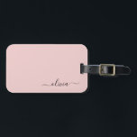 Blush Dusty Pink Girly Script Monogram Naam Modern Bagagelabel<br><div class="desc">Blush Dusty Pink Monogram Voeg uw eigen Label van de Bagage van het Manuscript van het Manuscript van de Bagage toe Het label van de tas maakt het perfecte zoete 16 verjaardag, het bruiloft, het vrijgezellenfeest, het baby shower of het bachelorette partijcadeau voor iemand die haar kamer in stijl versiert....</div>