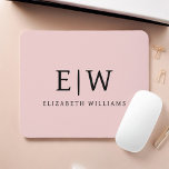 Blush Dusty Pink Girly Script Monogram Naam Modern Muismat<br><div class="desc">Blush Dusty Pink Monogram Voeg je eigen naam Mousepad (Muismat) toe. Dit maakt de perfecte liefhebbende 16 verjaardag,  bruiloft,  vrijgezellenfeest,  verjaardagsdag,  baby shower of vrijgezellenfeest voor iemand die van luxe glam en stijl houdt.</div>