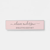Blush Dusty Pink Modern Script Girly Monogram Naam Deurbordje (Voorkant)