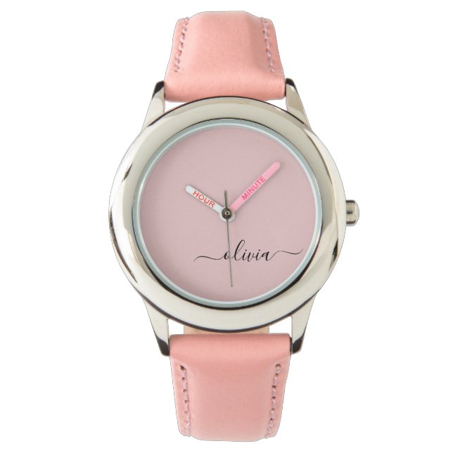 Blush Dusty Pink Modern Script Girly Monogram Naam Horloge (Voorkant)