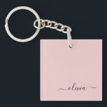 Blush Dusty Pink Modern Script Girly Monogram Naam Sleutelhanger<br><div class="desc">Blush Dusty Pink Simple Script Monogram Name Sleutelhanger. Dit maakt de perfecte liefhebbende 16 verjaardag,  bruiloft,  vrijgezellenfeest,  verjaardagsdag,  baby shower of vrijgezellenfeest voor iemand die van luxe glam en stijl houdt.</div>