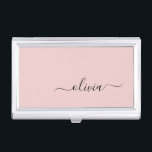 Blush Dusty Pink Modern Script Girly Monogram Naam Visitekaarthouder<br><div class="desc">Blush Dusty Pink Simple Script Monogram Name Business Card Holder. Dit maakt de perfecte liefhebbende 16 verjaardag,  bruiloft,  vrijgezellenfeest,  verjaardagsdag,  baby shower of vrijgezellenfeest voor iemand die van luxe glam en stijl houdt.</div>