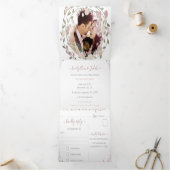 Blush Dusty Roze Aardse Hues Pioen Bloemen Bruilof Drieluik Uitnodiging (Binnen)