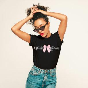 Blush en bogen vrouwelijke esthetiek t-shirt