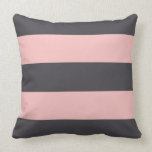 Blush en Grijze Streepkussen Kussen<br><div class="desc">Brede strepen in blush roze en grijs blauw zijn een modern en preppy accent voor uw interieur. Combineer met gedurfde patronen voor een elegante mix en on-trend stijl.</div>