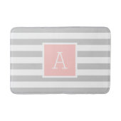 Blush en Grijze Strepen Monogram | Bewerkbare kleu Badmat (Voorkant)