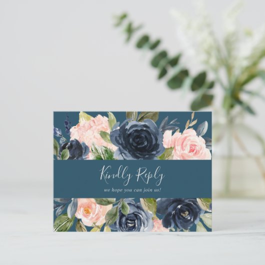 Blush en Navy Blue Song Request RSVP Briefkaart (Staand voorkant)