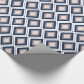 Blush en Navy Diamond Ikat Pattern Cadeaupapier (Hoek)