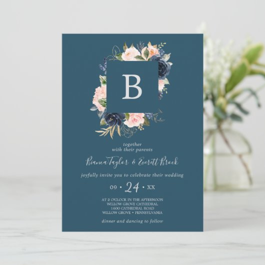 Blush en Navy Flowers | Blue Monogram Weddenschap Kaart (Staand voorkant)