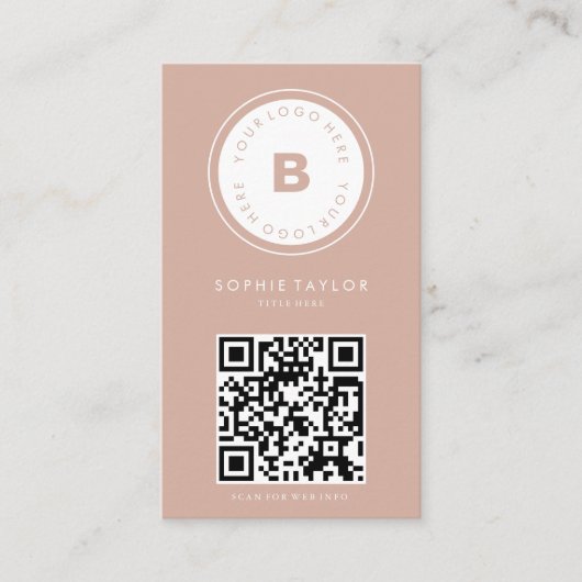 Blush en Wit Minimalistische Verticale Qr Code Visitekaartje (Voorkant)