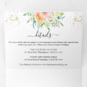 Blush Floral and gold Wedding Drieluik Uitnodiging (Binnenzijde eerst)