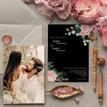 Blush Floral Black Photo Wedding Kaart<br><div class="desc">Dit bloedige zwarte foto-trouwuitnodigingsontwerp is voorzien van prachtige, chic neutrale achtergronden van zwart of wit met eenvoudige moderne typografie en elegante kalligrafie om een verfijnde toon te zetten voor elke stijl van gebeurtenissen. Elk product is voorzien van prachtige blush roze rozen en perzik en ivoor hydrangeas, die voorzien zijn van...</div>
