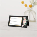 Blush Floral Black Weduwkaart Plaatskaartje<br><div class="desc">Dit bloedige zwarte trouwplaatskaartontwerp is voorzien van prachtige, chic neutrale achtergronden van zwart of wit met eenvoudige moderne typografie en elegante kalligrafie om een gesofisticeerde toon te zetten voor elke stijl van gebeurtenissen. Elk product is voorzien van prachtige blush roze rozen en perzik en ivoor hydrangeas, die voorzien zijn van...</div>