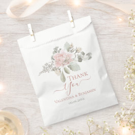 Blush floral dusty rose bouquet bruiloft bedankzakje