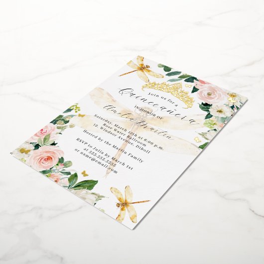 Blush Floral Goud Dragonfly Quinceanera Folie Uitnodiging (Gedraaid)