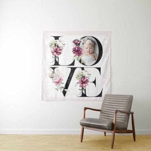  Blush Floral LOVE Baby Meisje Verjaardagsdecor Wandkleed (In situ)