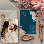 Blush Floral Navy Foto We zijn een uitnodiging<br><div class="desc">Deze bloedige foto van de zeemacht die we hier gebruiken, is voorzien van een prachtig chic klassiek ontwerp met een roze en marinesolfblauw van pastel met eenvoudige moderne typografie en elegante kalligrafie om een verfijnde toon aan te geven voor elke soort gebeurtenis. Elk product is voorzien van prachtige blush roze...</div>