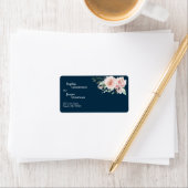 Blush Floral Navy Weddenschap Label (Insitu)