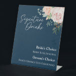 Blush Floral Navy Wedding Signature Drink Sign Reclamebord Met Voetstuk<br><div class="desc">Deze bloedige drink voor de ondertekening van een bruiloft met een blote kleur kenmerkt het ontwerp van de prachtige, klassieke kerkelijke achtergronden van pastelroze en marineblauw met eenvoudige moderne typografie en elegante kalligrafie om een gesofisticeerde toon aan te geven voor elke soort gebeurtenis. Elk product is voorzien van prachtige blush...</div>