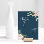 Blush Floral Navy Wedding Table Number Kaart<br><div class="desc">Deze bloedige bruine marinenummerkaart van de marine kenmerkt prachtige, klassieke achtergronden van pastelroze en marineblauw met eenvoudige moderne typografie en elegante kalligrafie om een gesofisticeerde toon te zetten voor elke soort gebeurtenis. Elk product is voorzien van prachtige blush roze rozen en perzik en ivoor hydrangeas, die voorzien zijn van elush...</div>