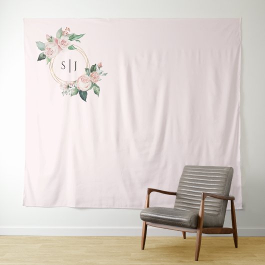 Blush Floral Pink Monogram Weduwfoto Achtergrond Wandkleed (In Situ (horizontaal))